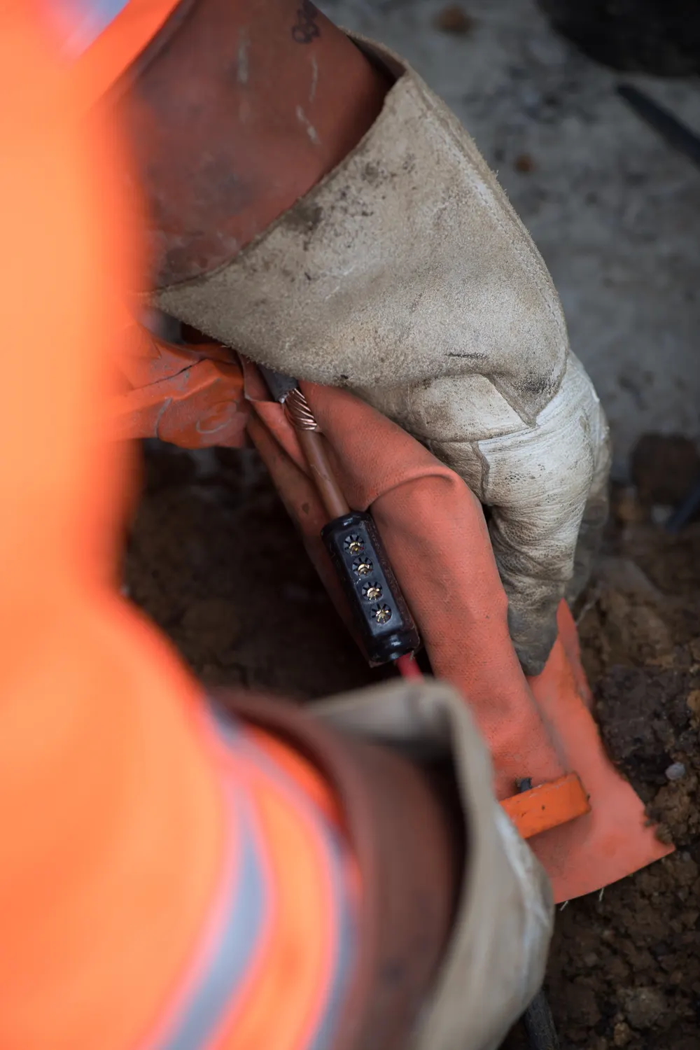 ETL crew installing a column